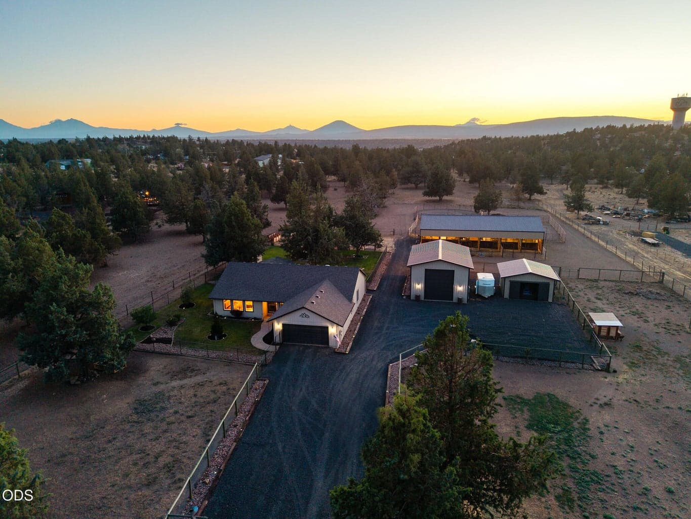 Photo of 13714 SW Chipmunk Road 1 of 44