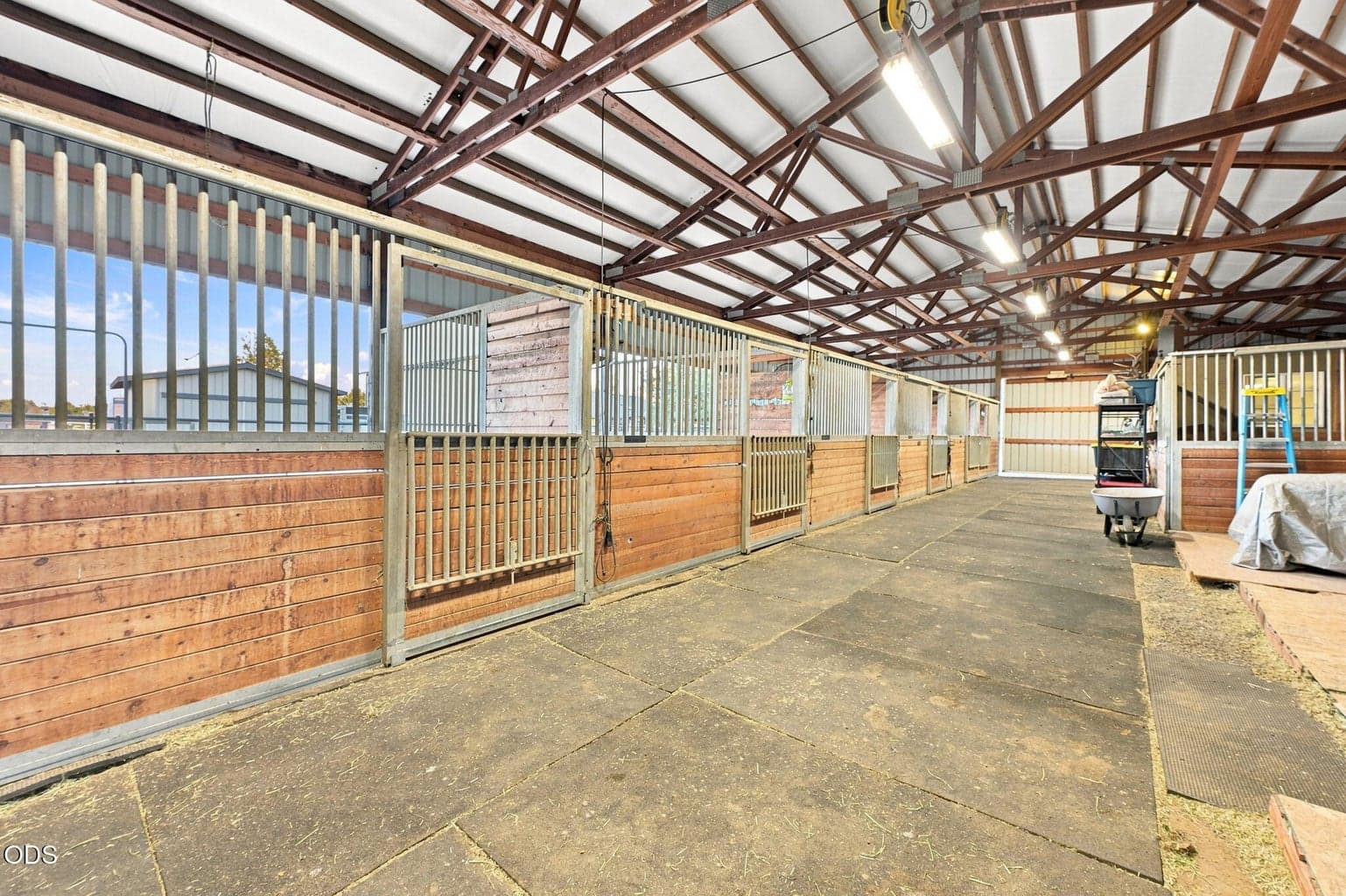 Photo of 13714 SW Chipmunk Road 33 of 44