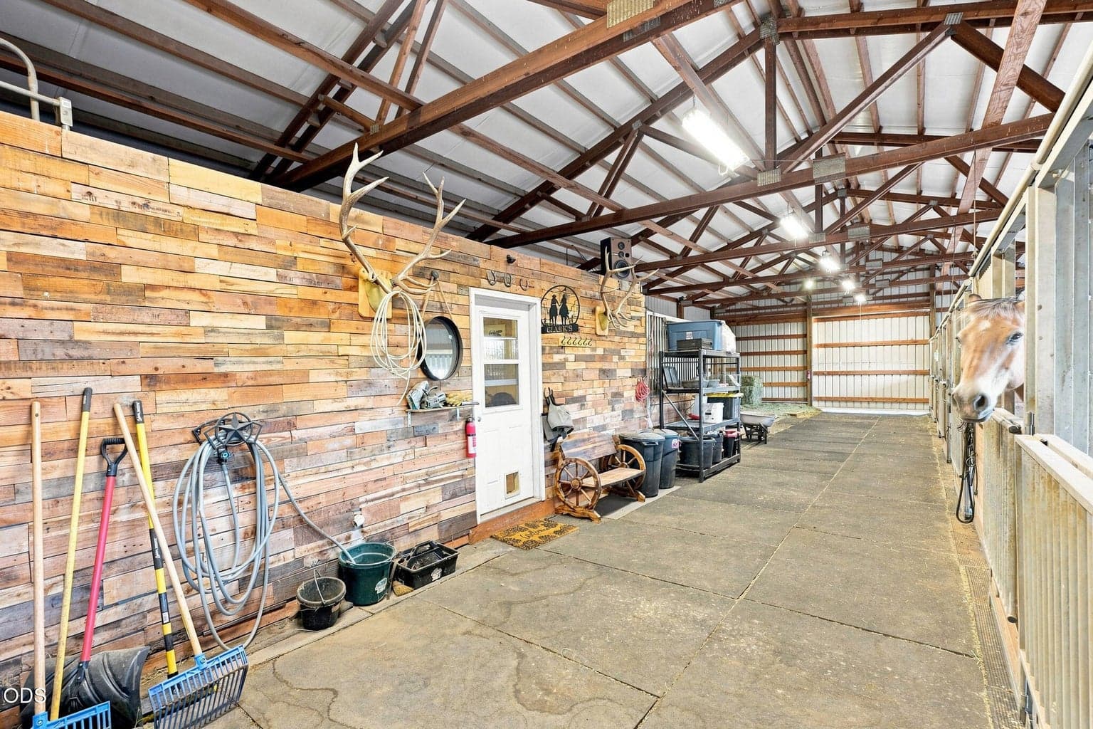 Photo of 13714 SW Chipmunk Road 35 of 44