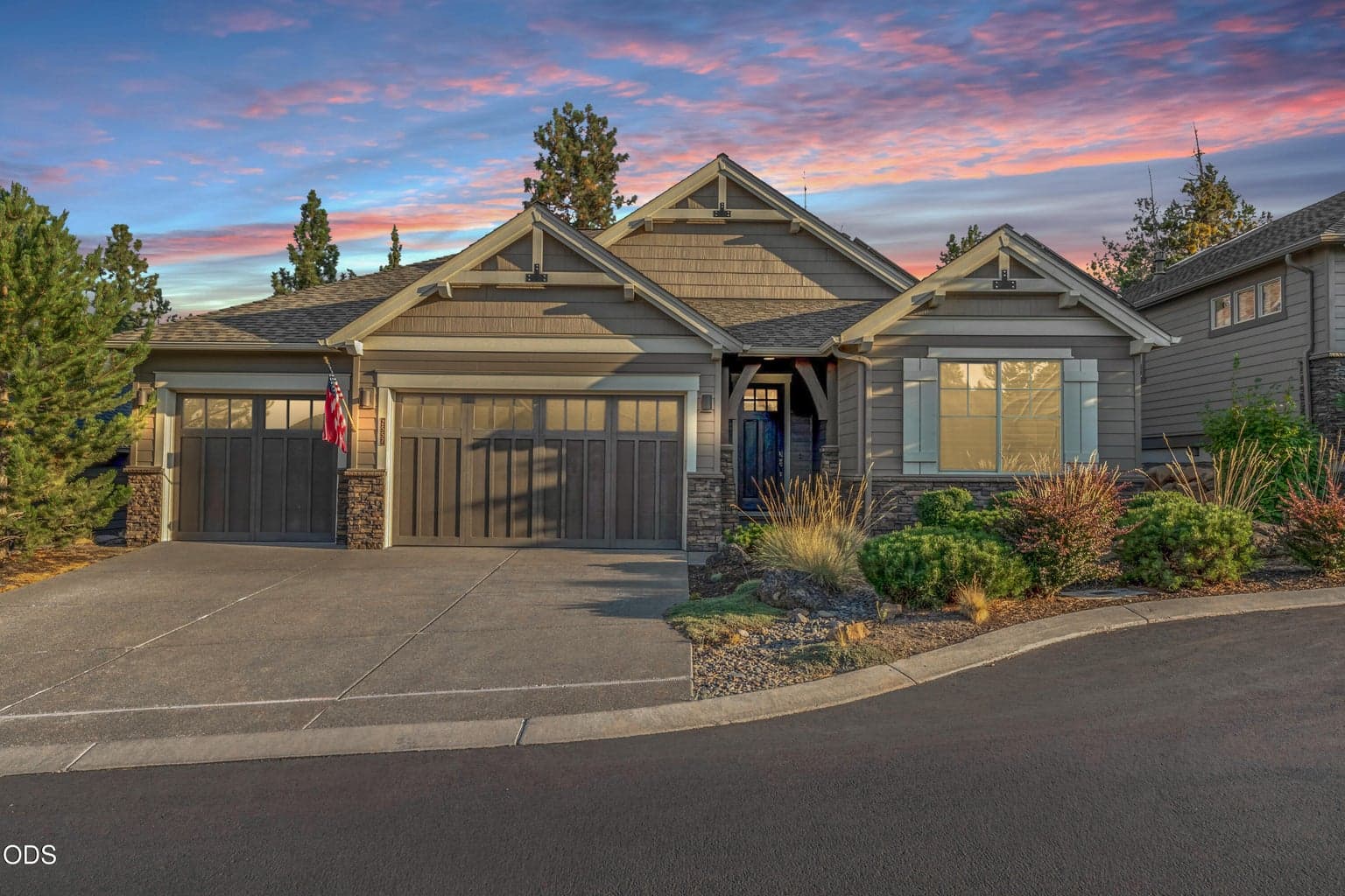 Photo of 2557 Pine Terrace Drive 1 of 47