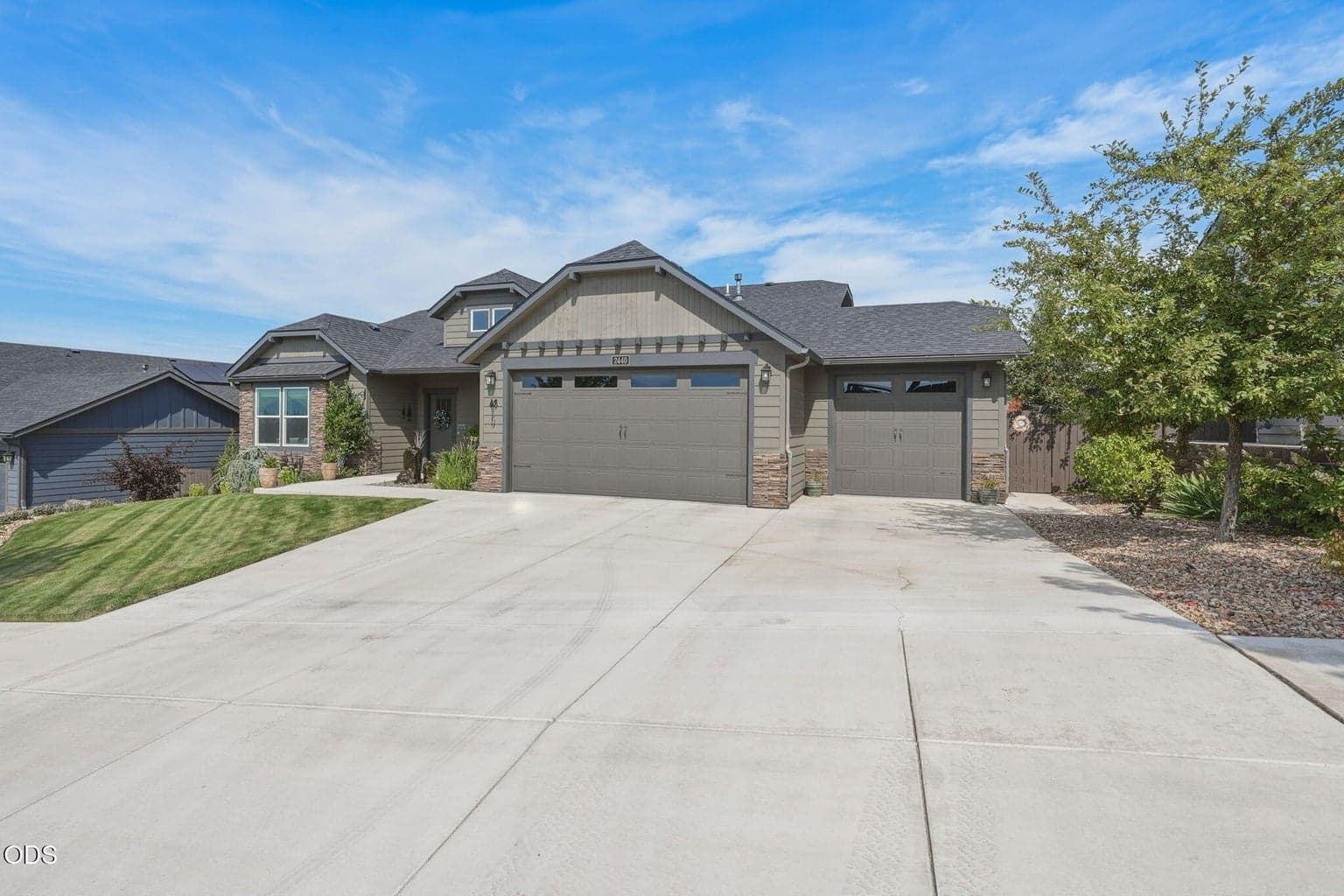 Photo of 2440 SW 43rd Place 4 of 55