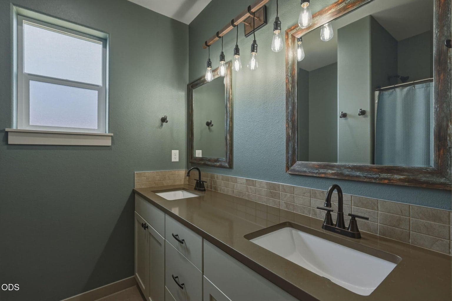 2nd Bathroom