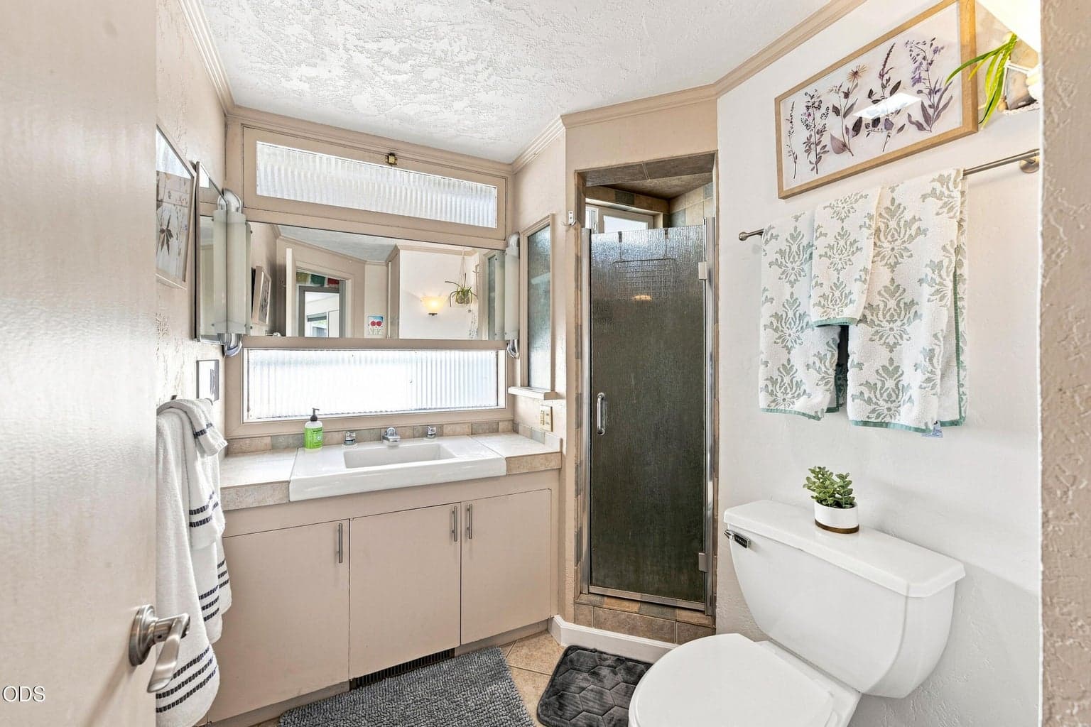 Photo of 655 NW Canyon Drive 14 of 48