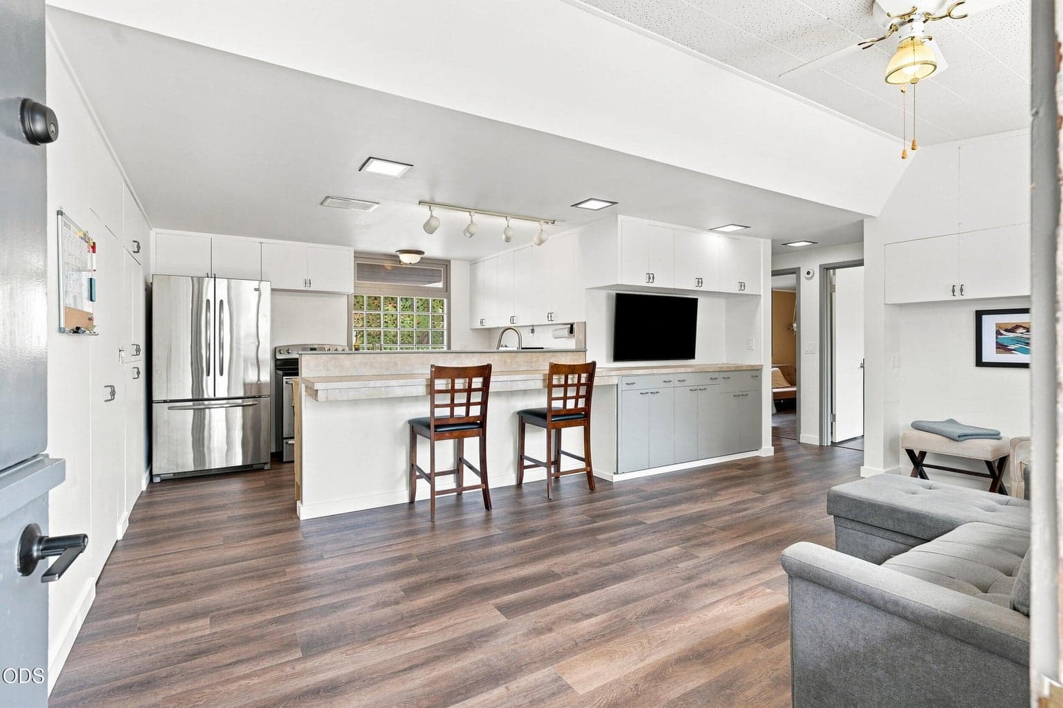 Photo of 655 NW Canyon Drive 16 of 48