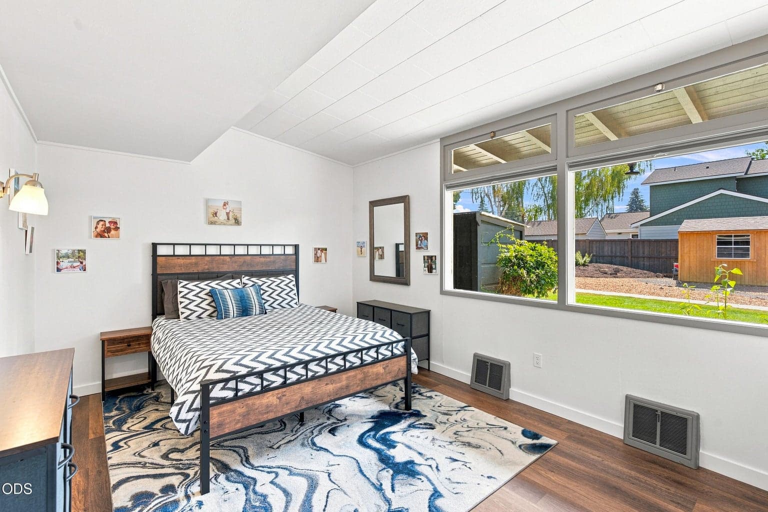 Photo of 655 NW Canyon Drive 19 of 48