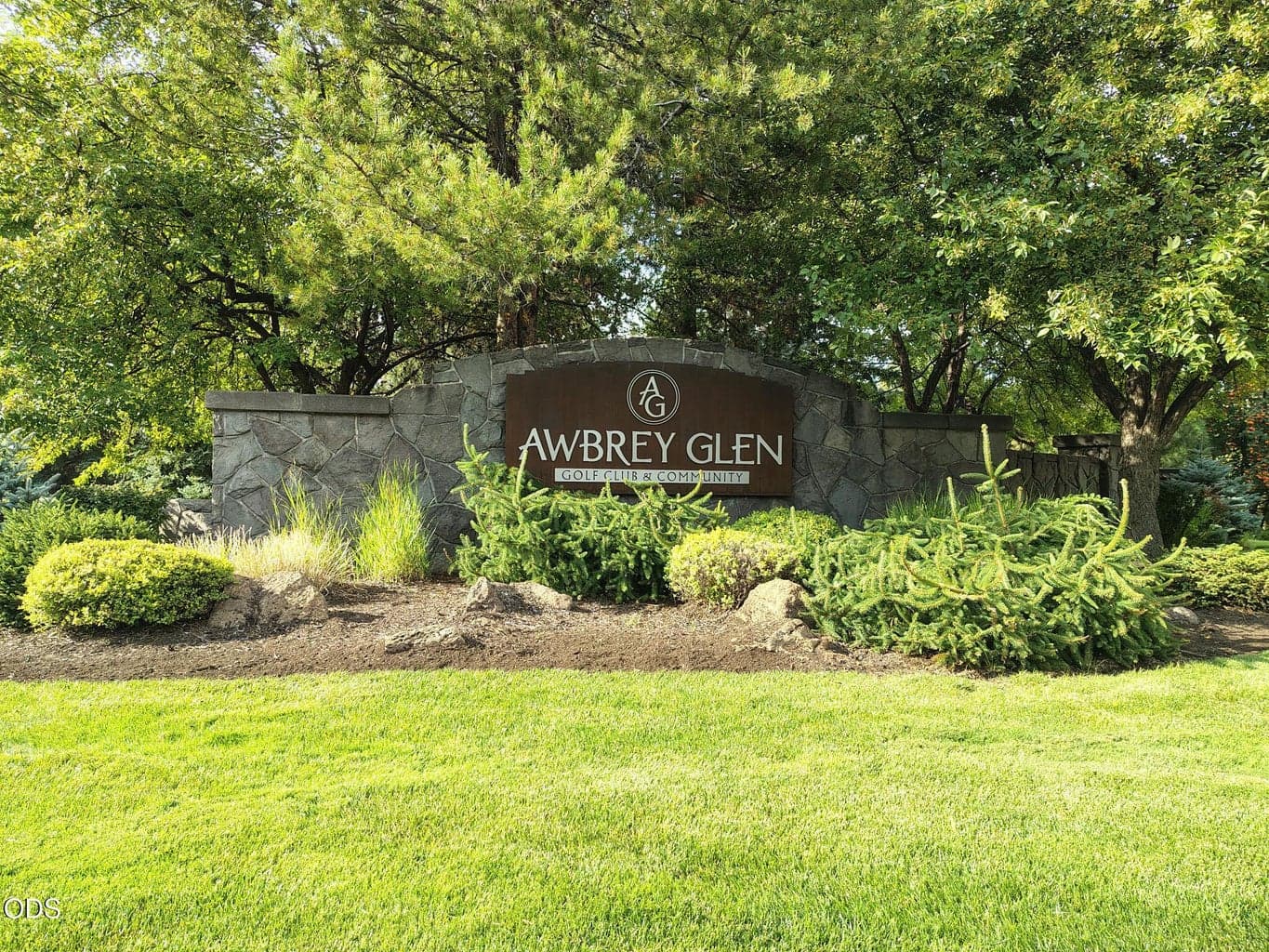 Awbrey Glen Golf Club several blocks away