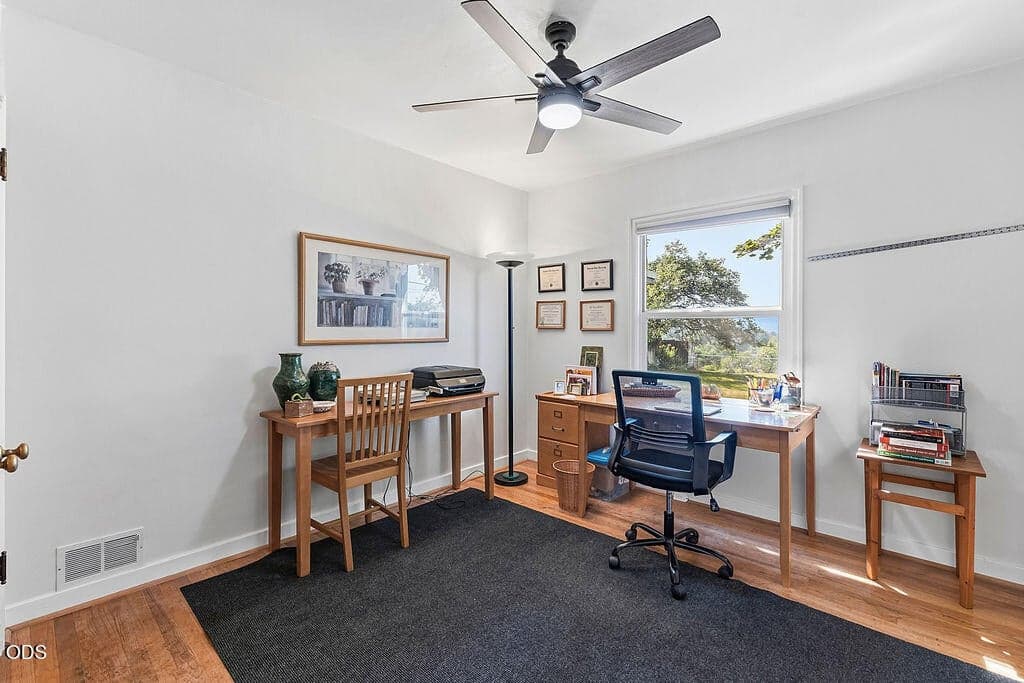 Photo of 598 NE Ochoco Avenue 22 of 37