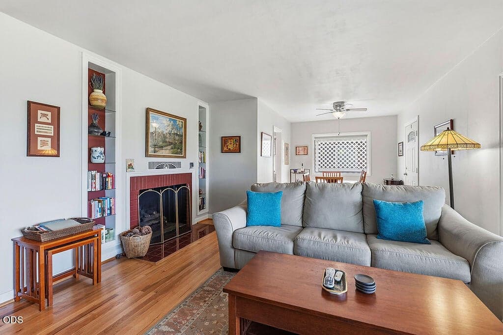 Photo of 598 NE Ochoco Avenue 12 of 37