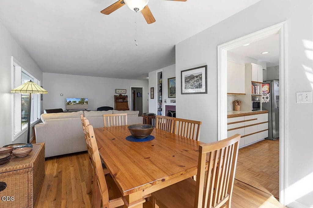 Photo of 598 NE Ochoco Avenue 14 of 37