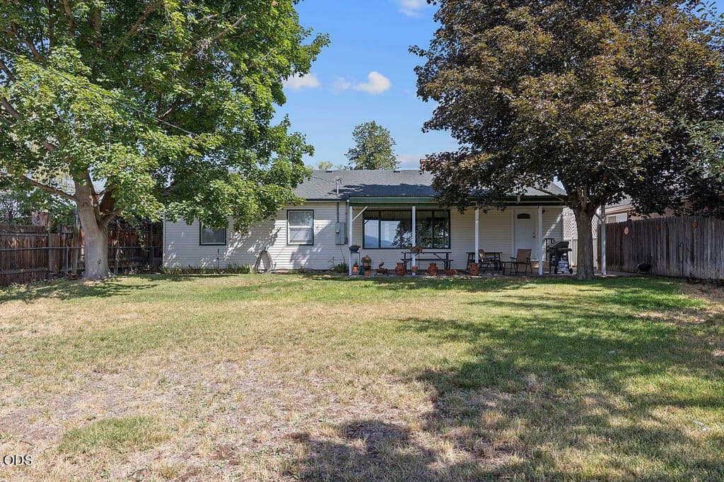 Photo of 598 NE Ochoco Avenue 28 of 37