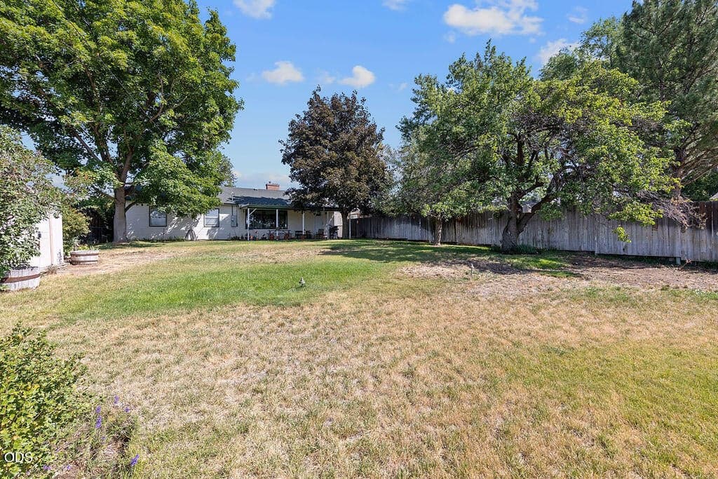 Photo of 598 NE Ochoco Avenue 29 of 37