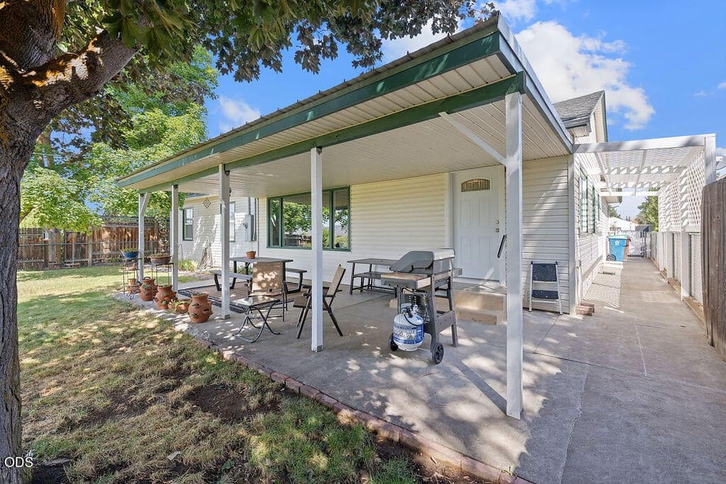 Photo of 598 NE Ochoco Avenue 26 of 37