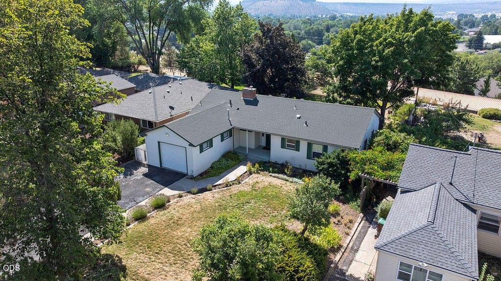 Photo of 598 NE Ochoco Avenue 37 of 37