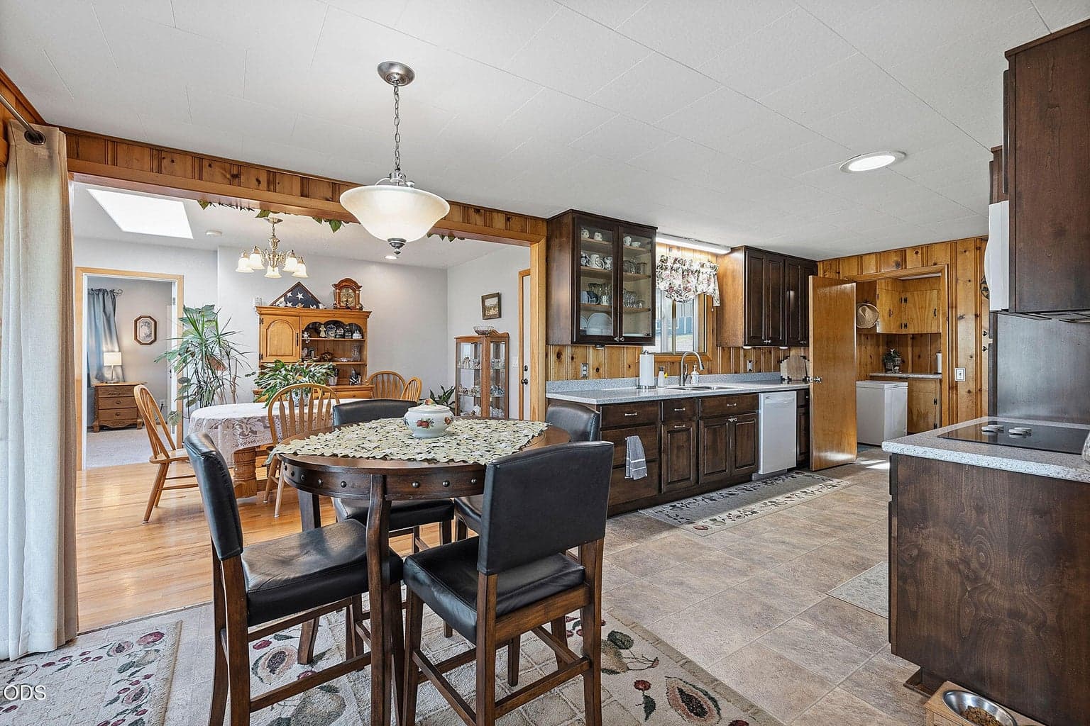 Photo of 1604 S Adams Drive 7 of 42