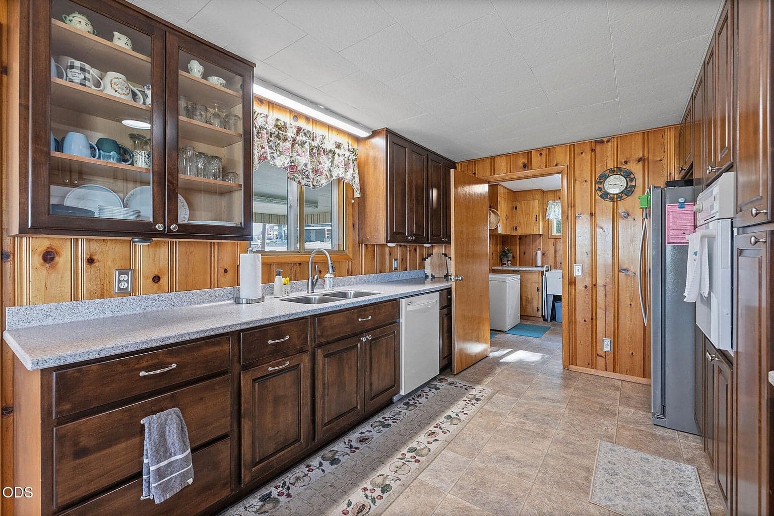 Photo of 1604 S Adams Drive 9 of 42