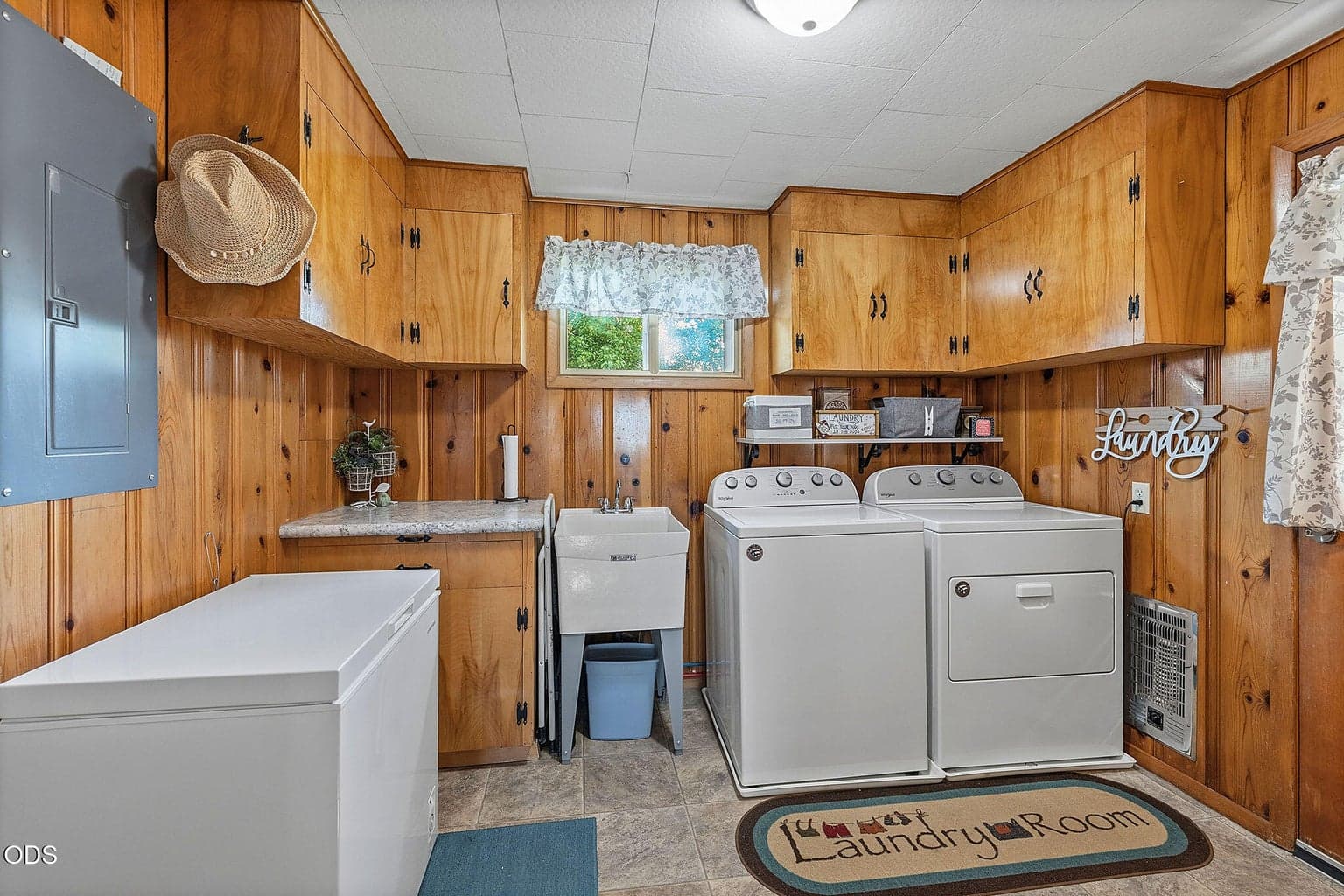 Photo of 1604 S Adams Drive 12 of 42