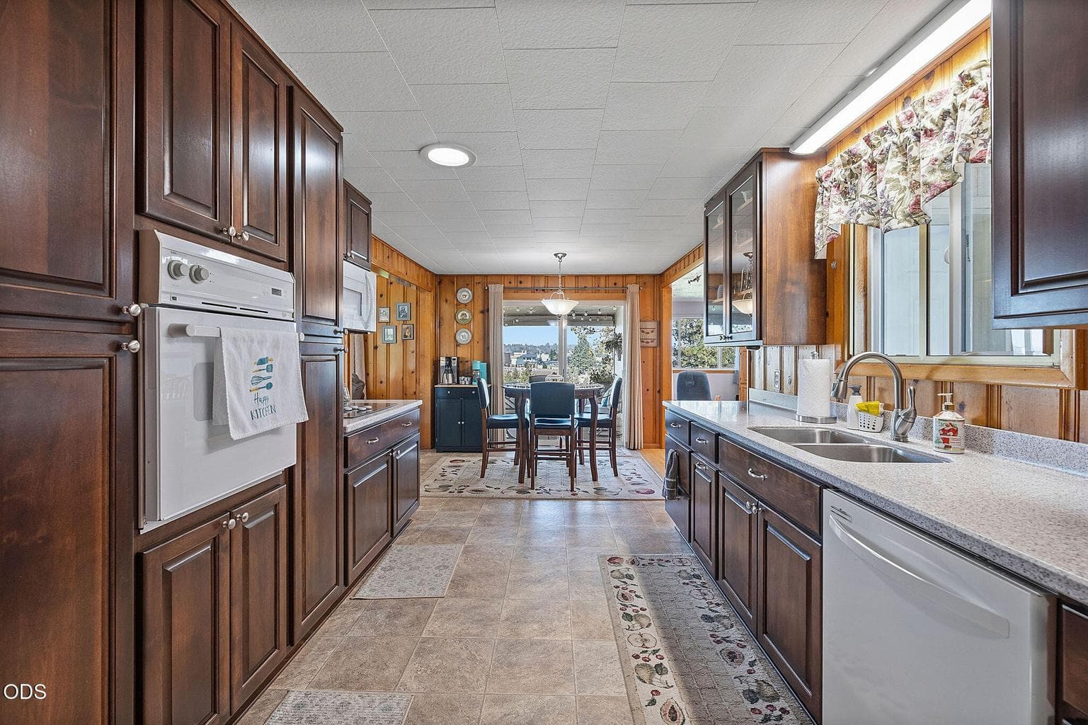 Photo of 1604 S Adams Drive 11 of 42