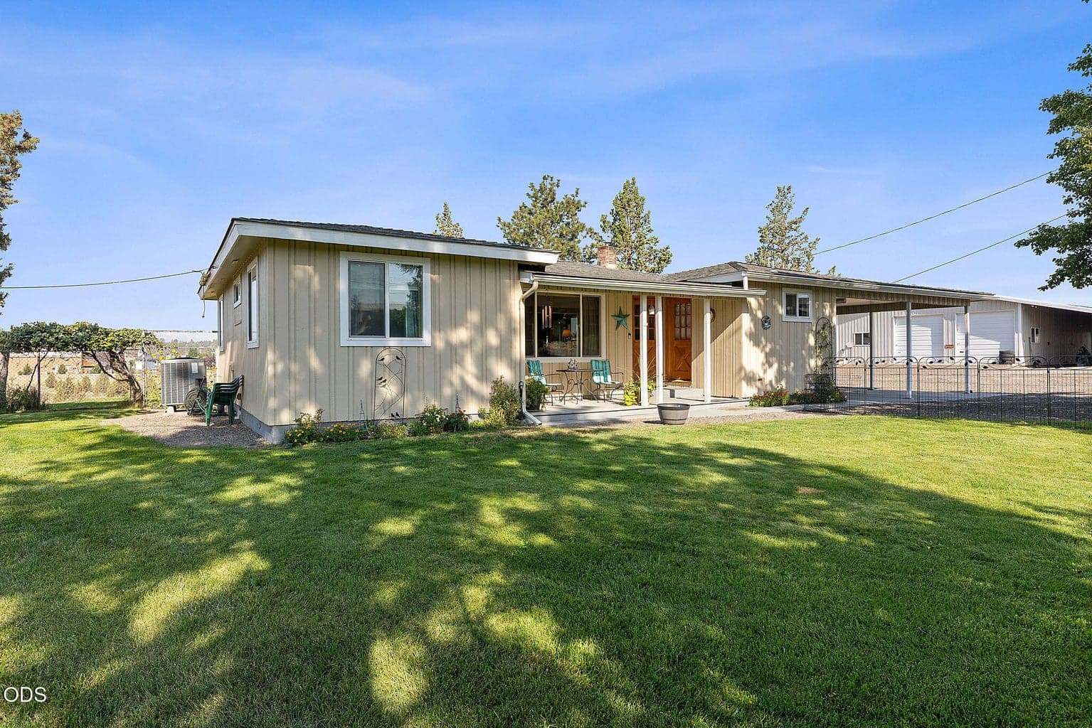 Photo of 1604 S Adams Drive 1 of 42