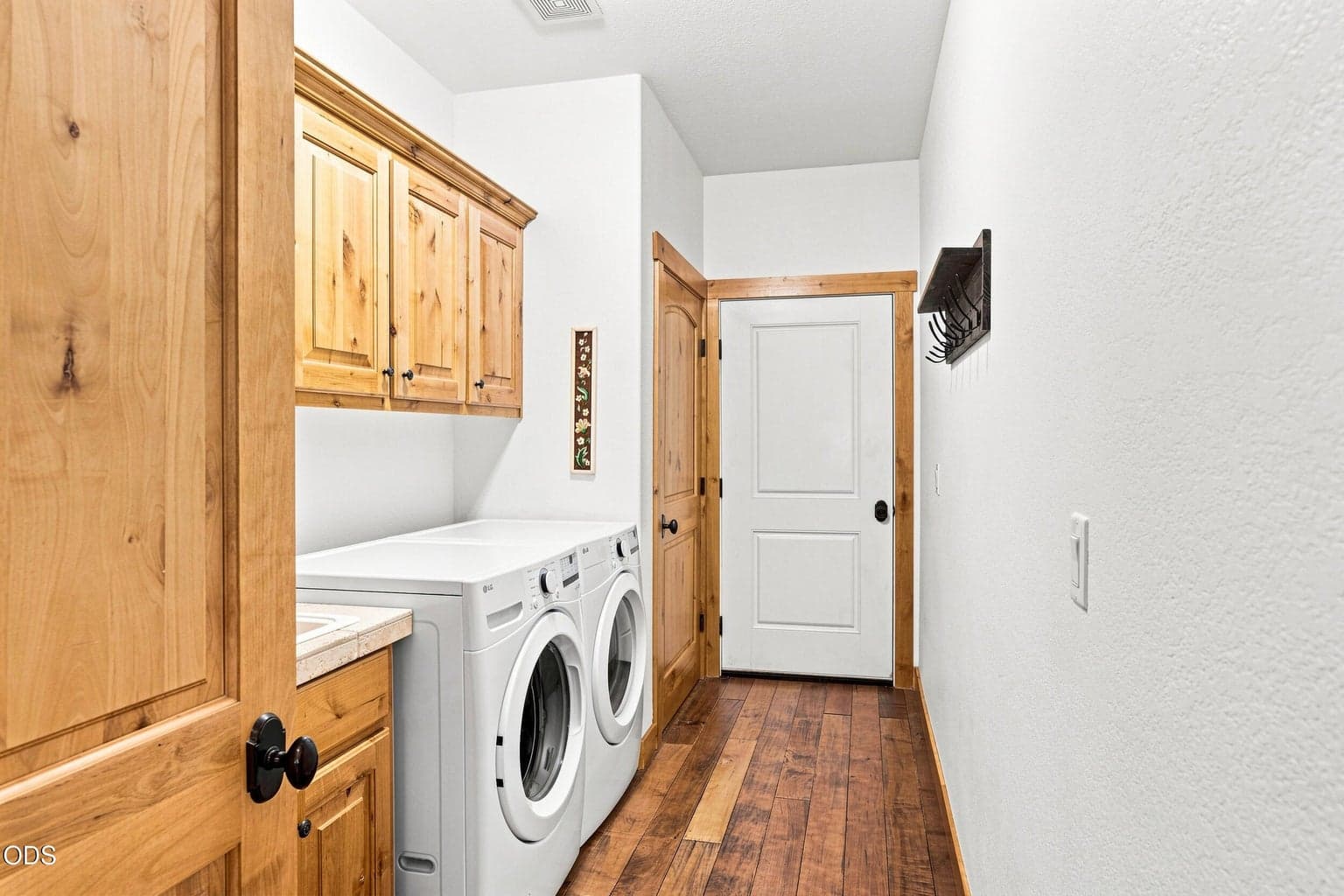 Large Laundry/Mud room