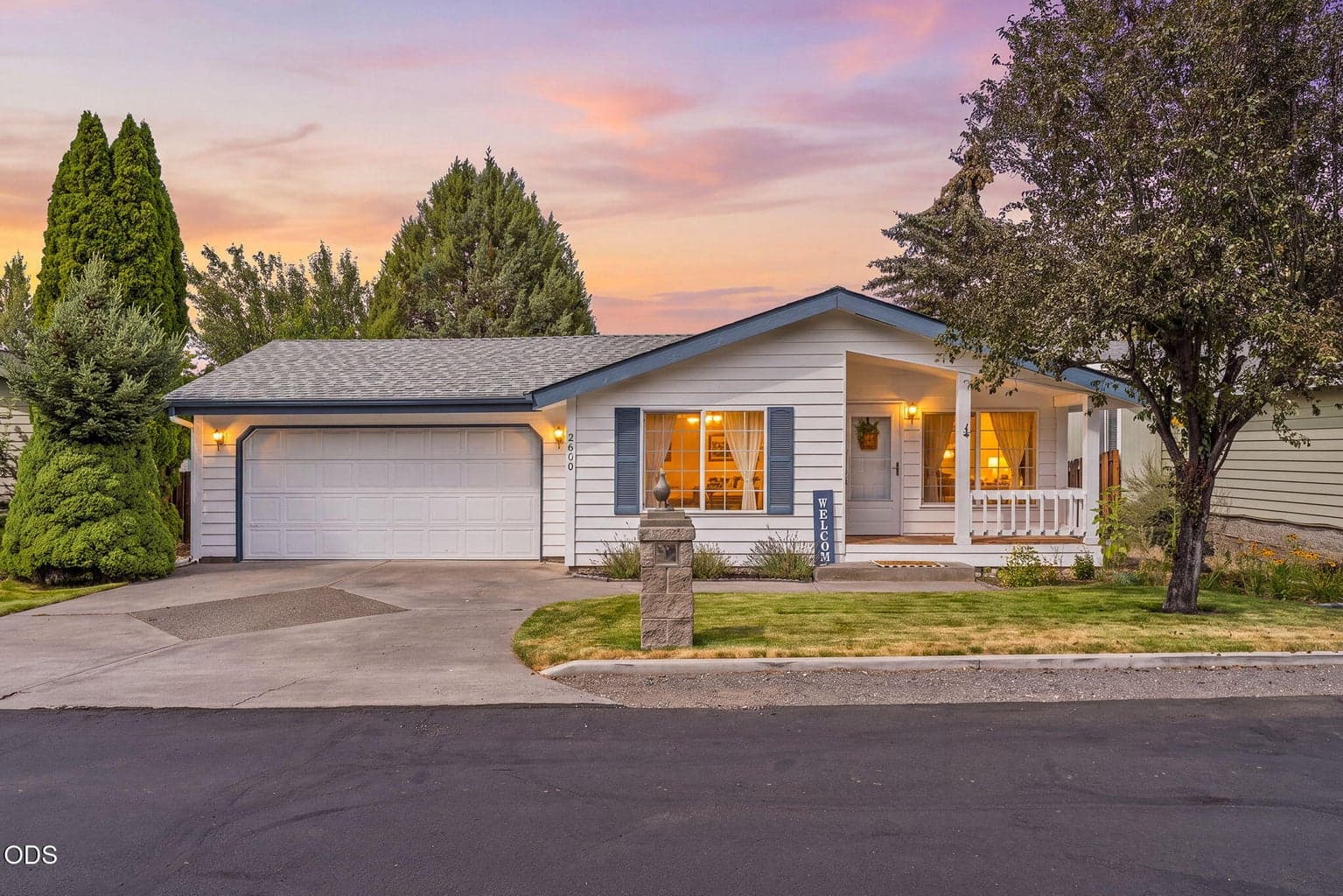 Photo of 2600 Rosemary Drive 1 of 27