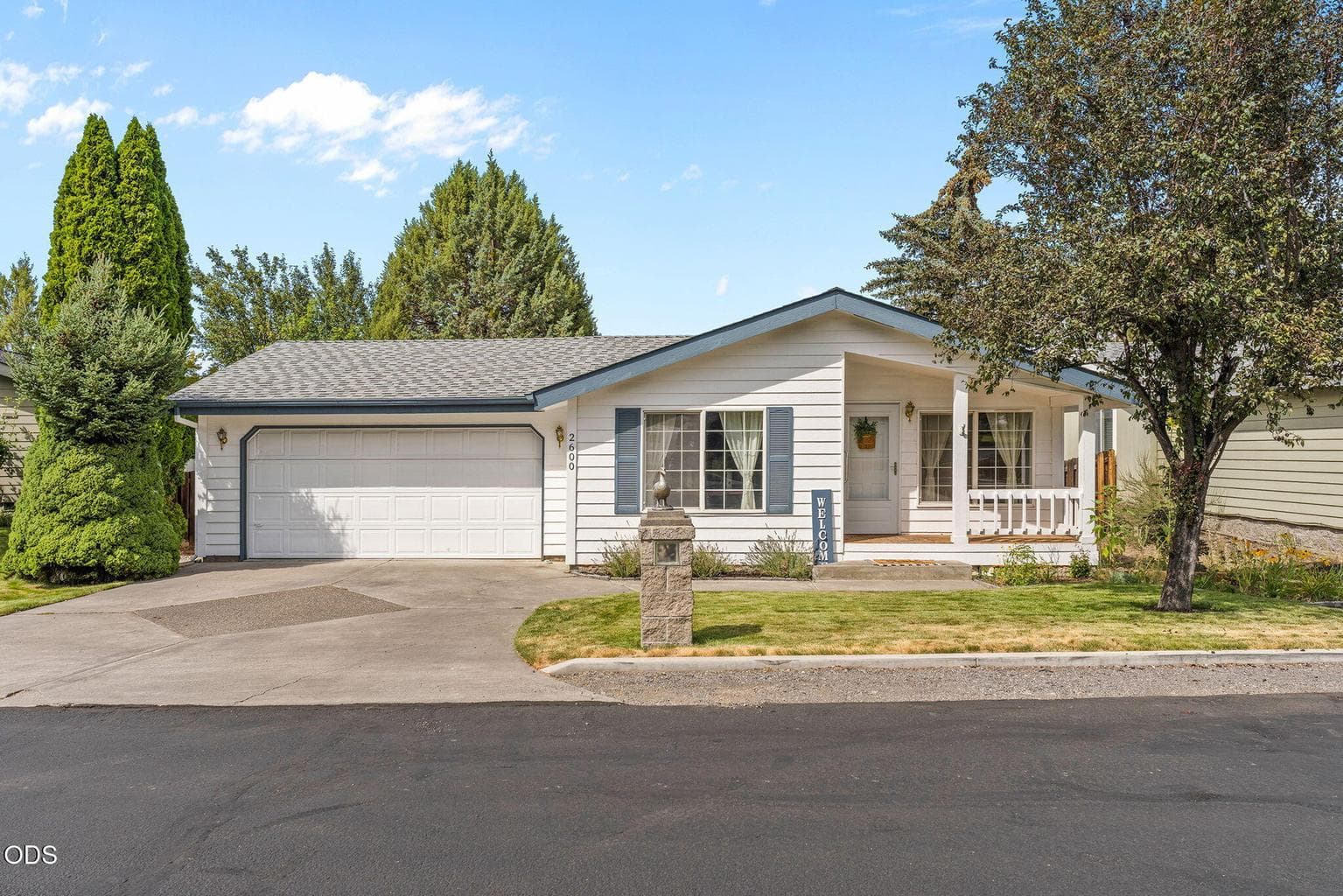 Photo of 2600 Rosemary Drive 2 of 27