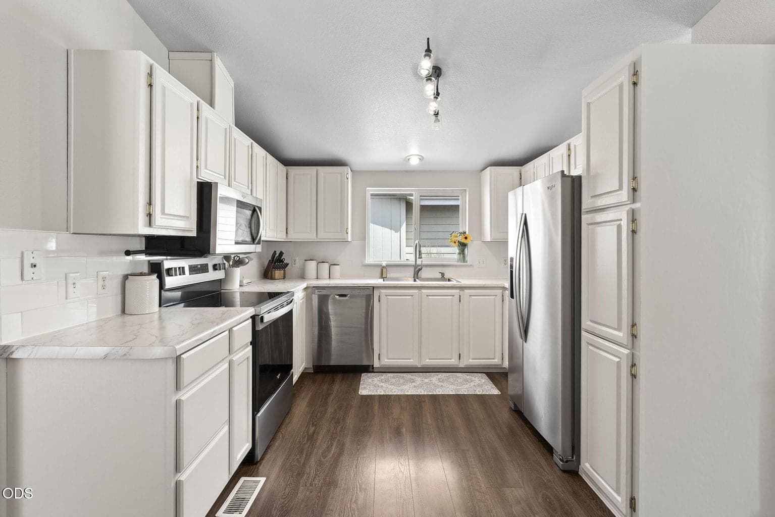 Photo of 2600 NE Rosemary Drive 11 of 27