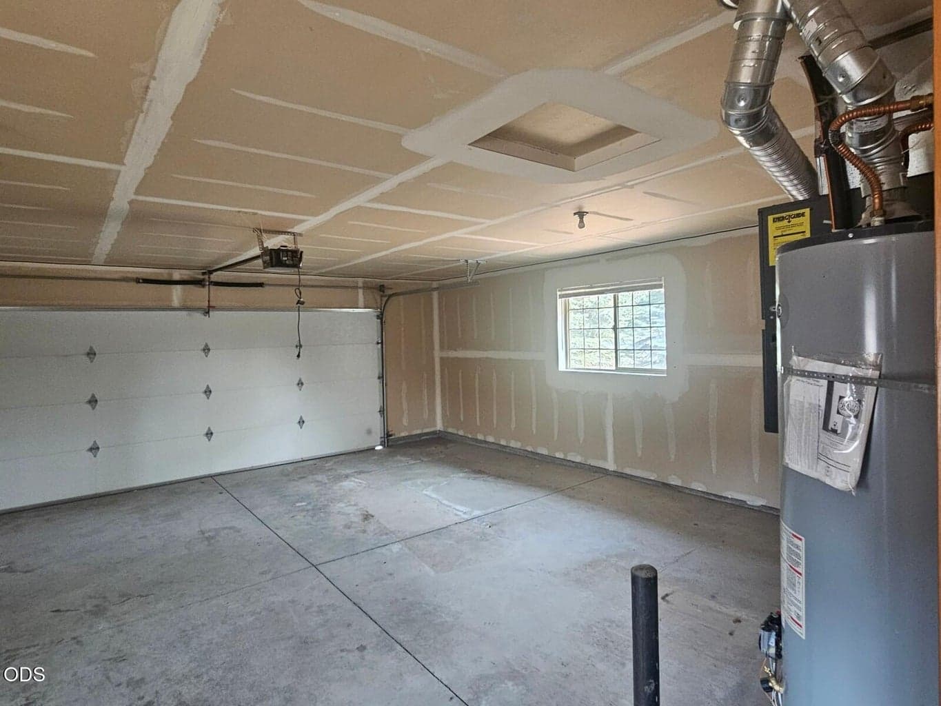 Photo of 825 NW Poplar Place 9 of 22
