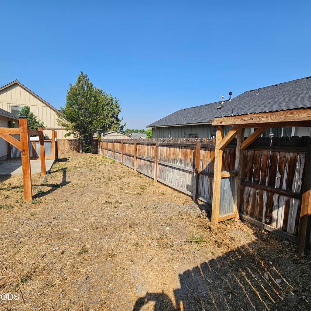 Fenced rear yard