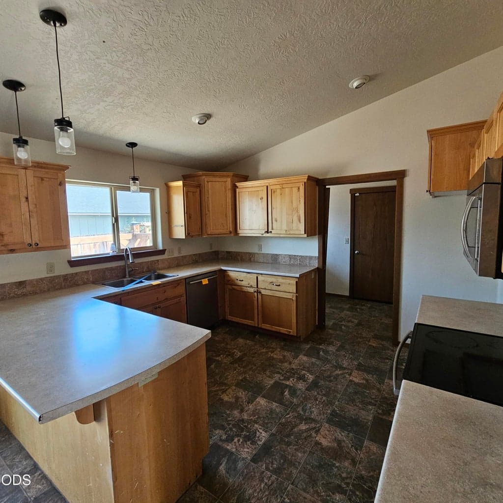 With a counter height breakfast bar and multiple cabinets this kitchen can take on several "cooks in the kitchen"
