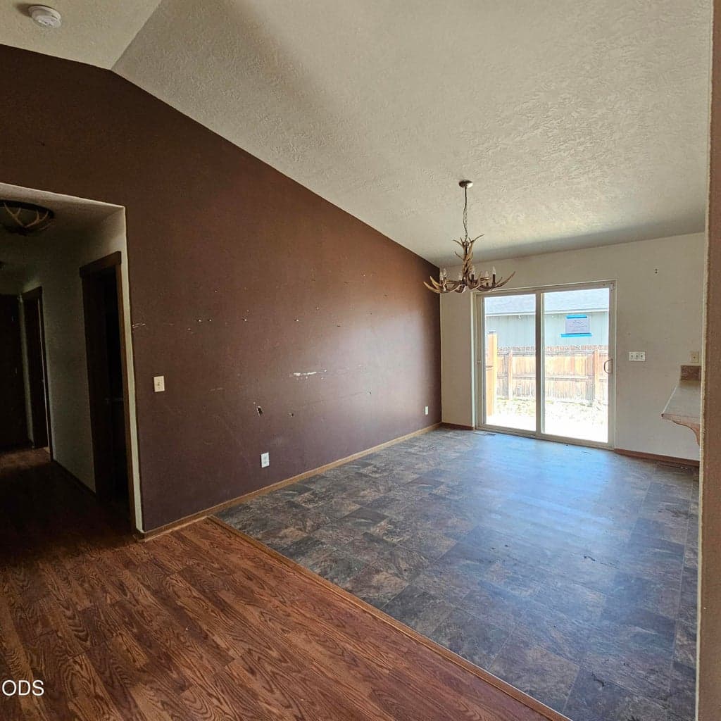Photo of 825 NW Poplar Place 14 of 22