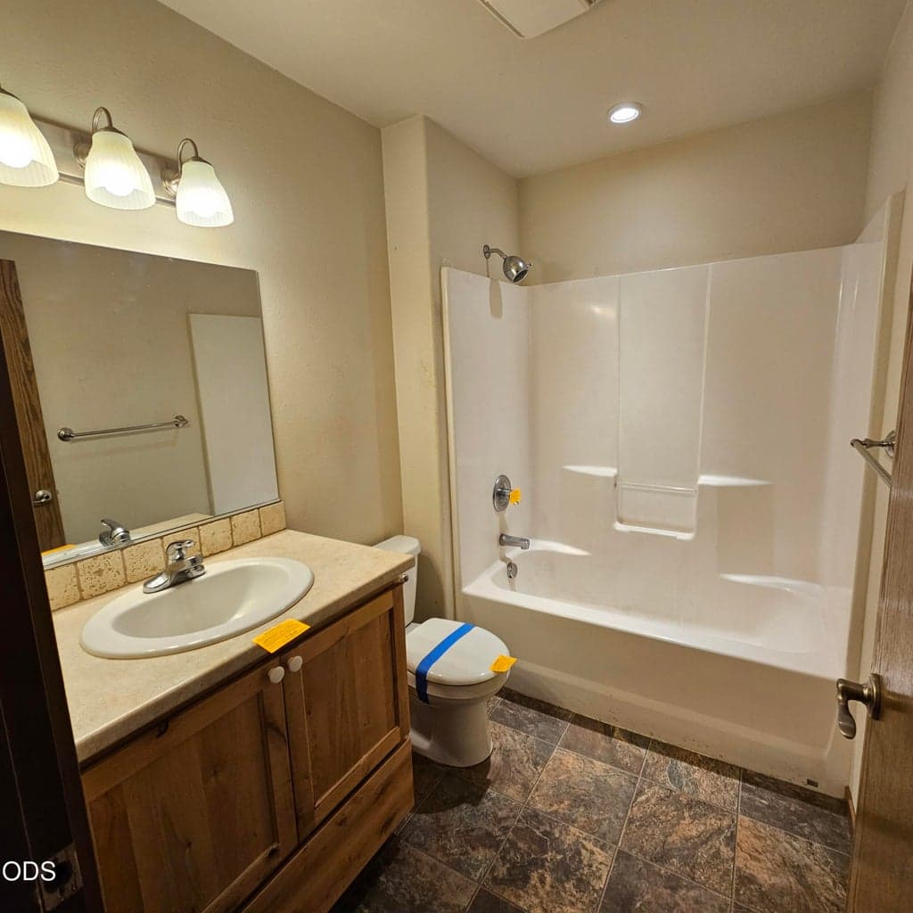 Photo of 825 NW Poplar Place 15 of 22