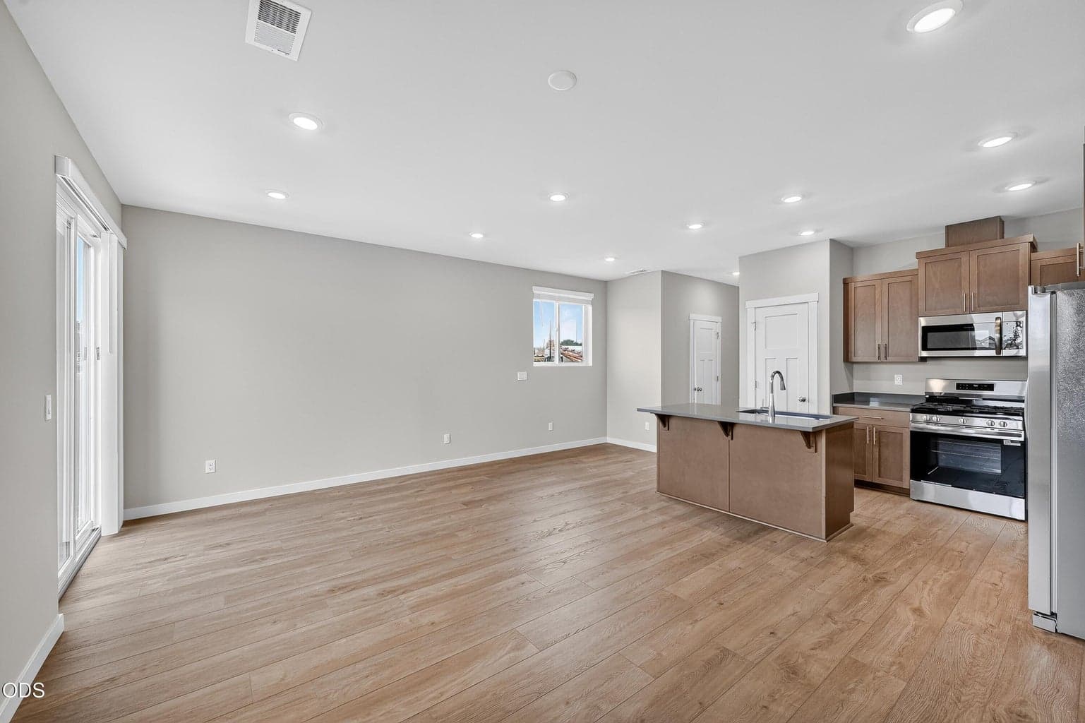 Photo of 705 NW Walnut Avenue 6 of 31