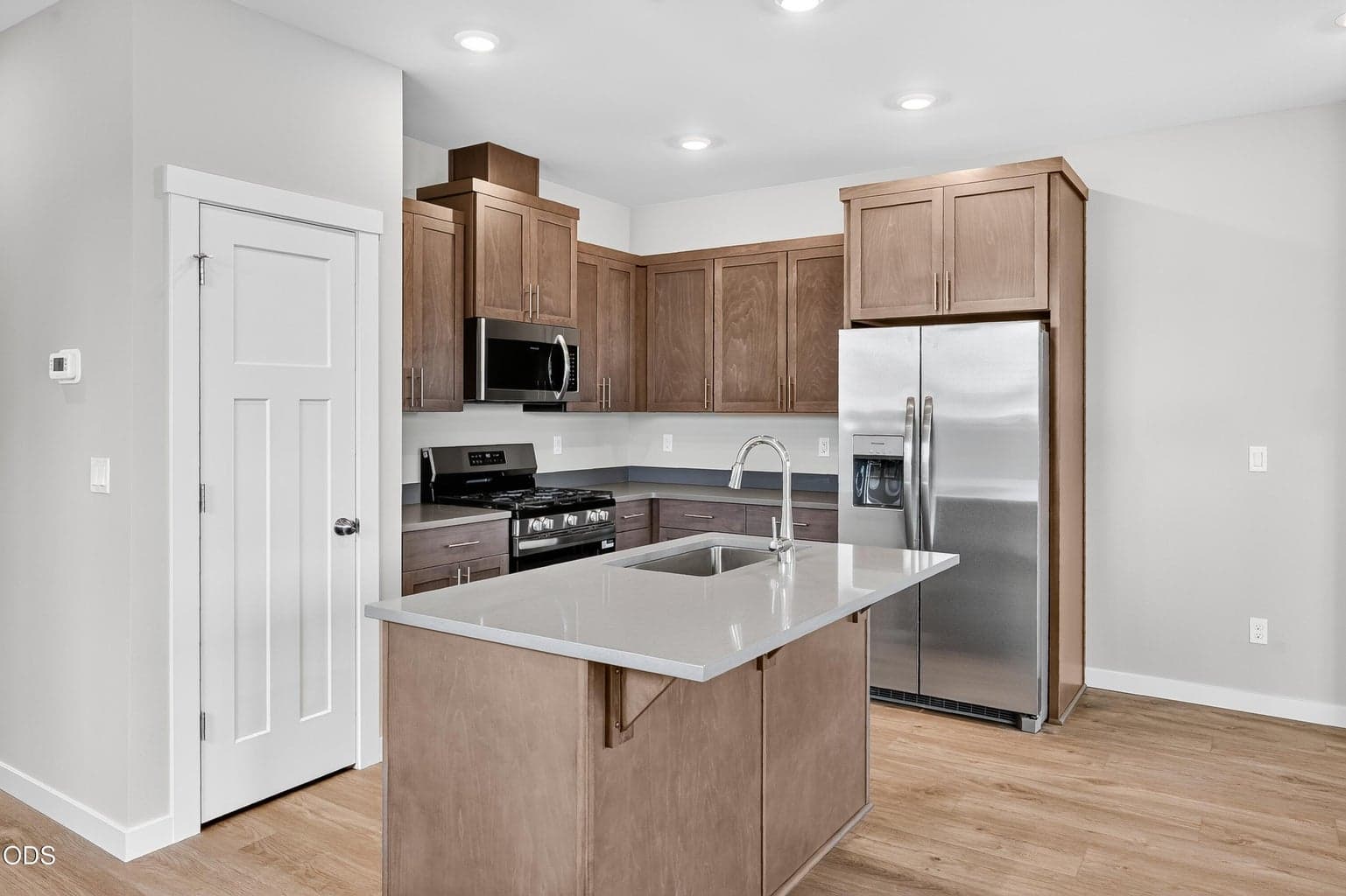 Photo of 705 NW Walnut Avenue 9 of 31