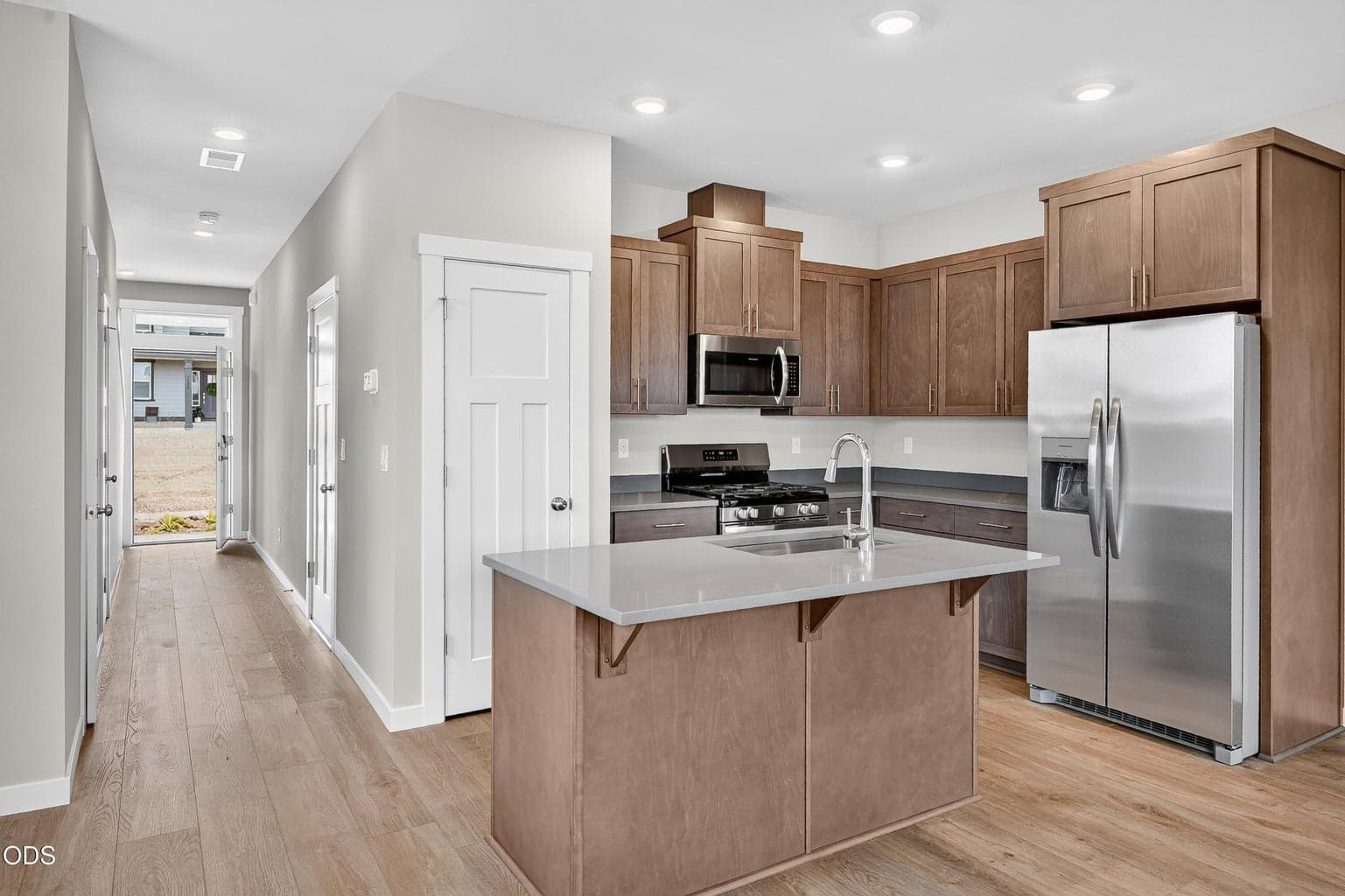 Photo of 705 NW Walnut Avenue 12 of 31