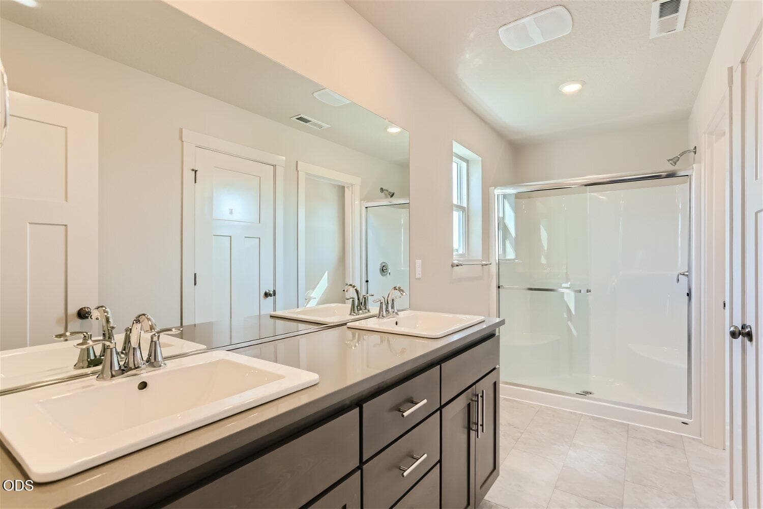 Photo of 63110 NE Henningsen Pl 13 of 18