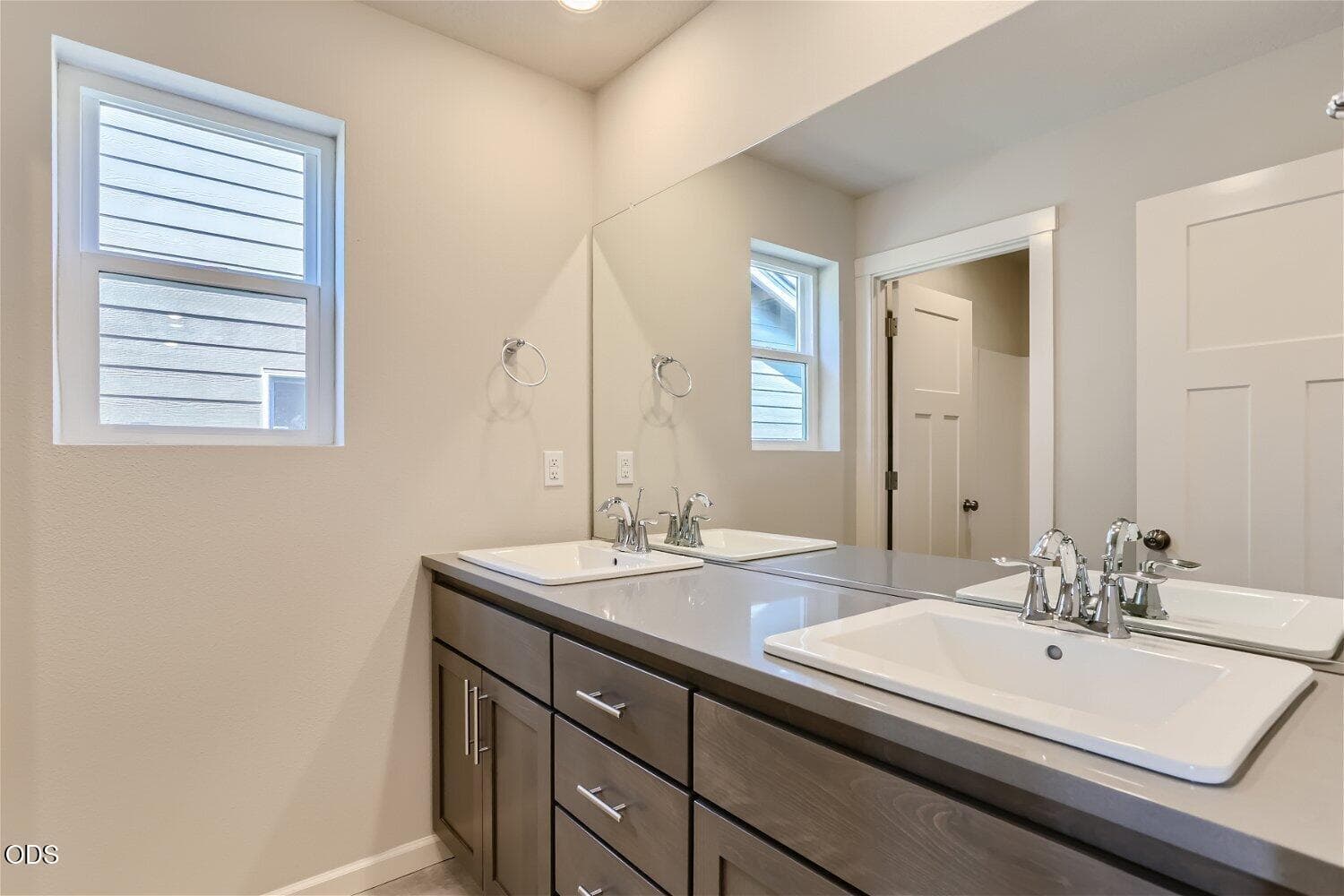 Photo of 63110 NE Henningsen Pl 16 of 18