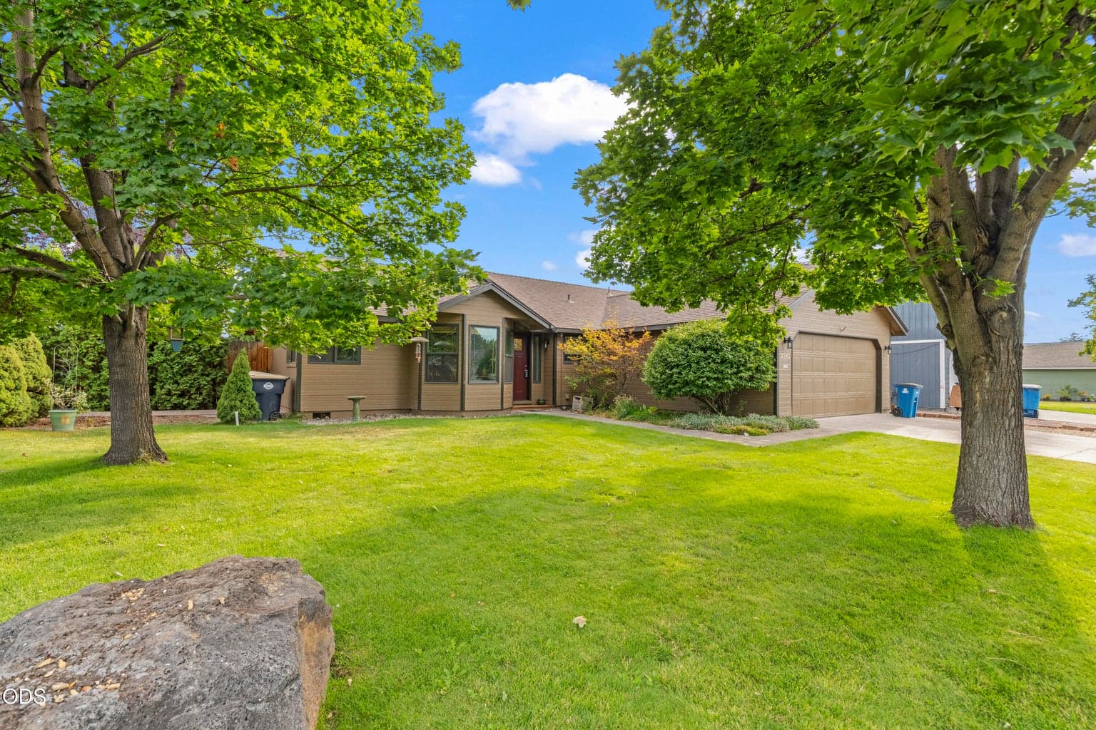 Photo of 2942 SW Quartz Avenue 2 of 29