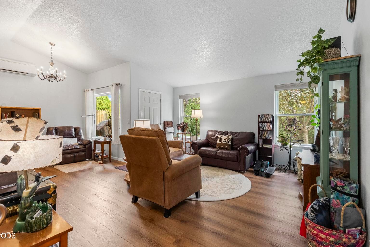 Photo of 2942 SW Quartz Avenue 3 of 29