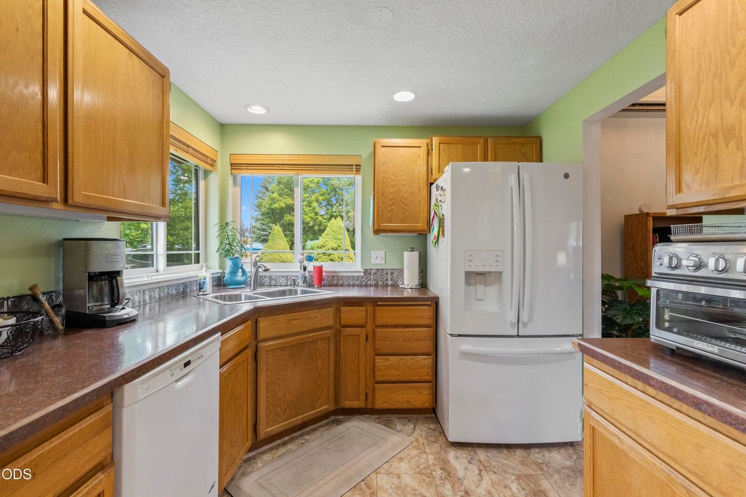 Photo of 2942 SW Quartz Avenue 8 of 29