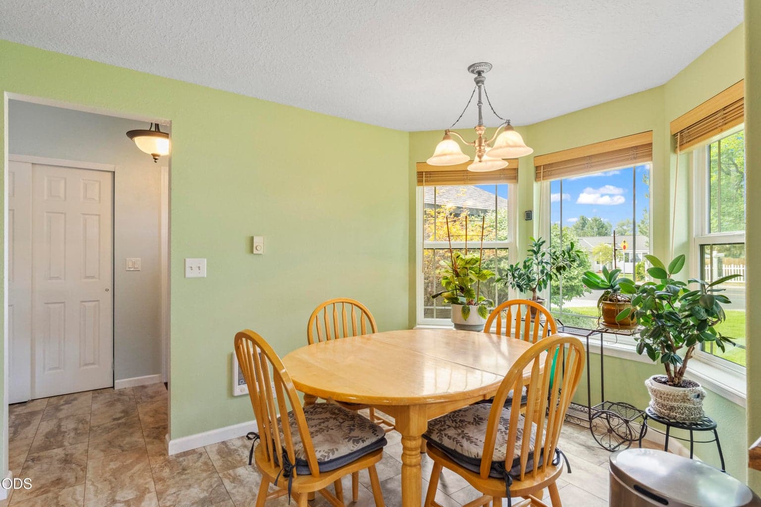 Photo of 2942 SW Quartz Avenue 10 of 29