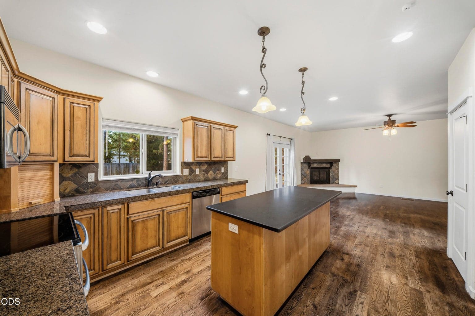 Photo of 17040 Kasserman Drive 12 of 42