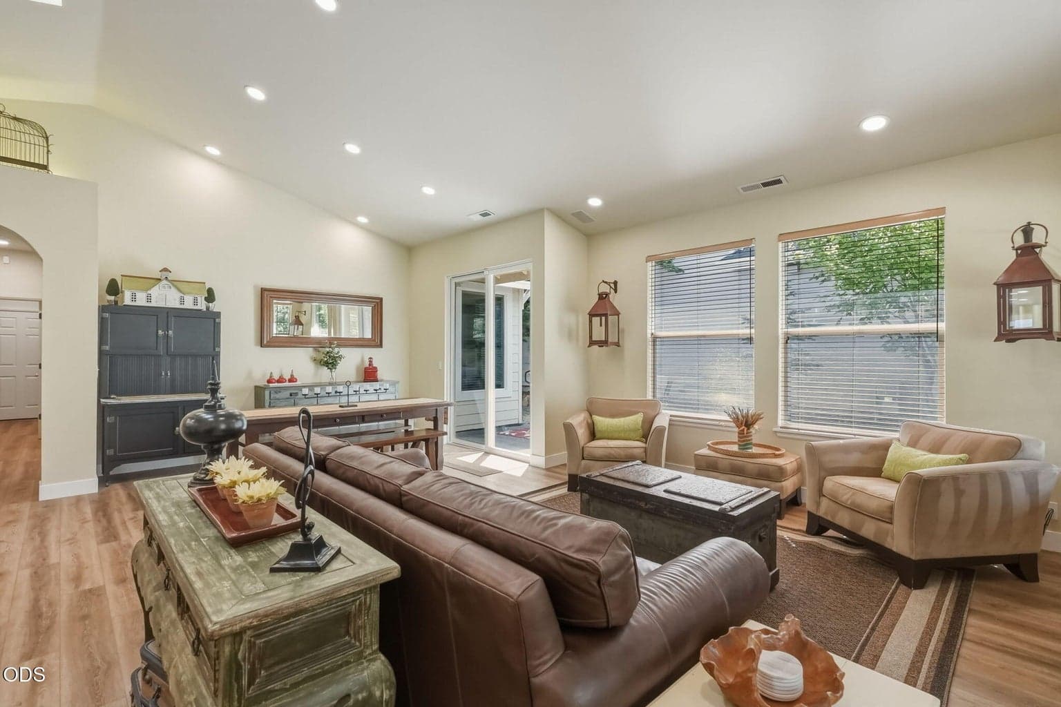 Photo of 61574 Devils Lake Drive 5 of 41