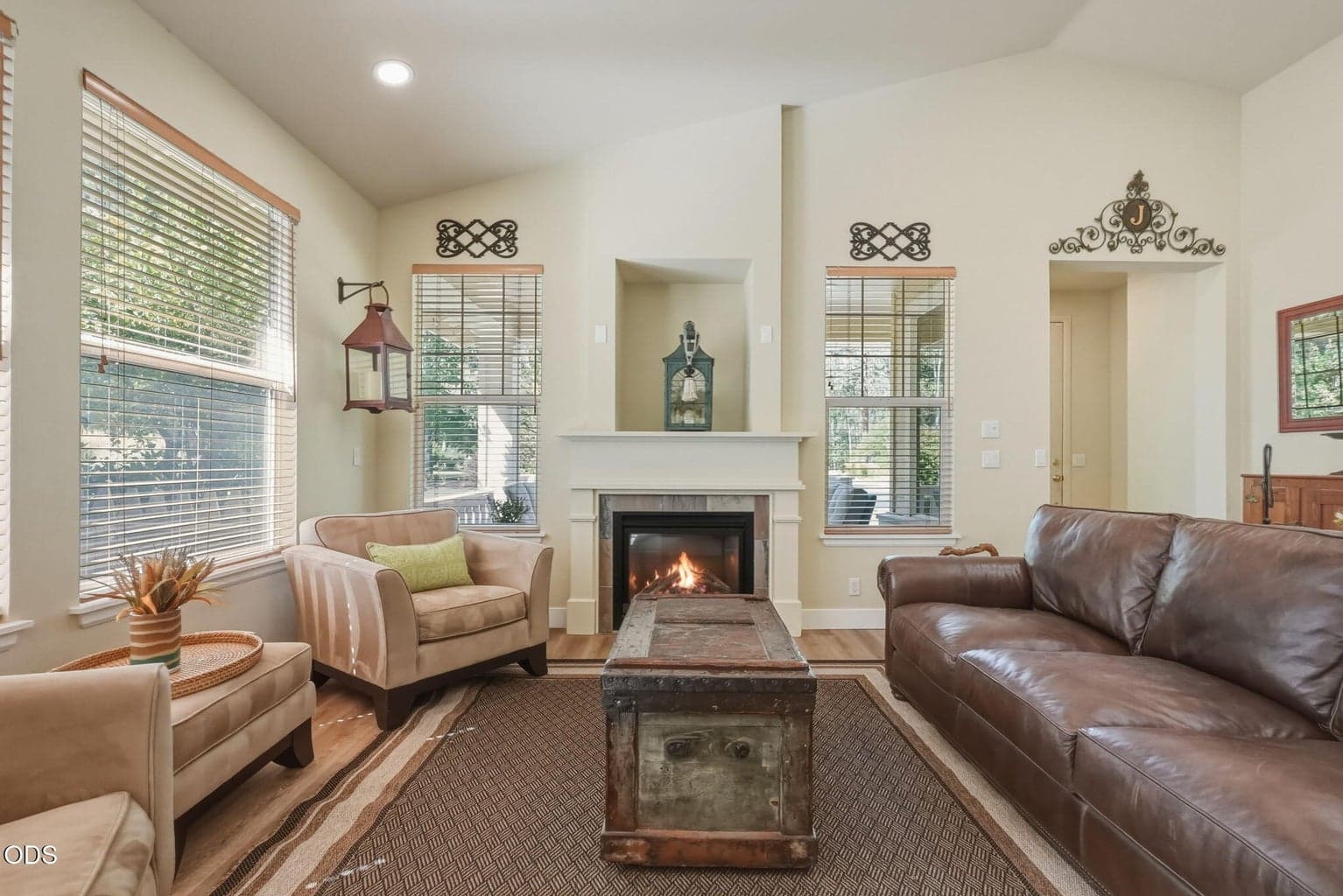 Photo of 61574 Devils Lake Drive 4 of 41