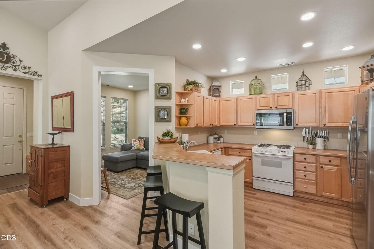 Photo of 61574 Devils Lake Drive 11 of 41