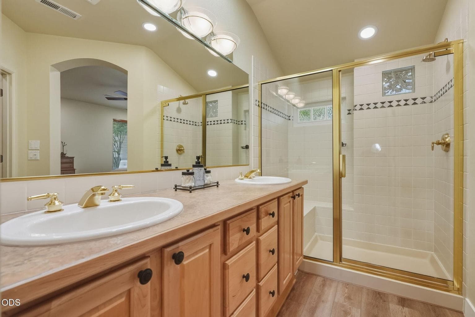 Photo of 61574 Devils Lake Drive 19 of 41