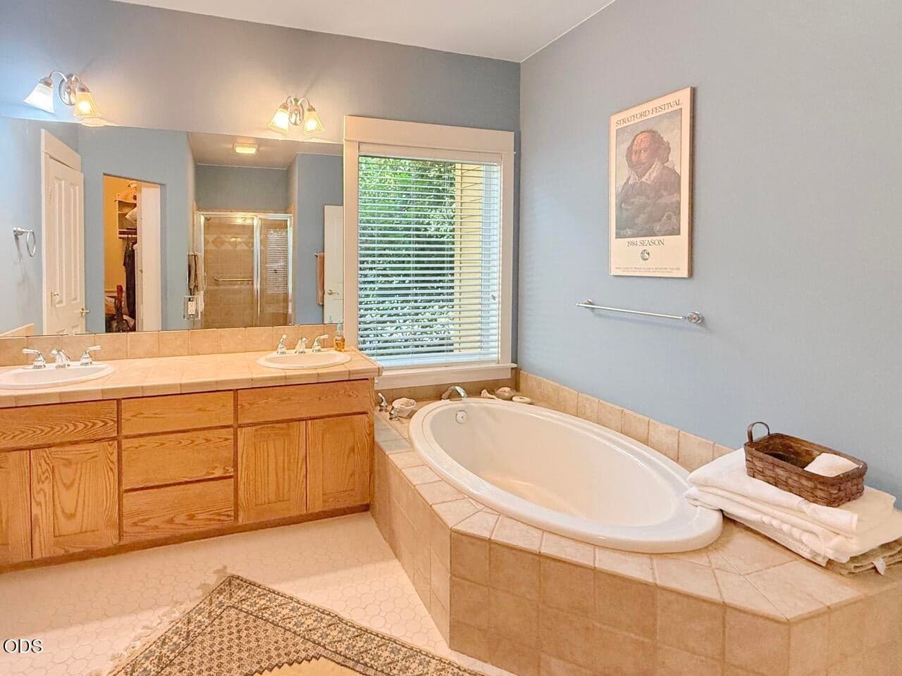 Photo of 2331 NW Awbrey Road 19 of 42