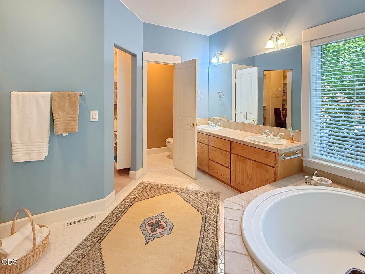 Photo of 2331 NW Awbrey Road 18 of 42