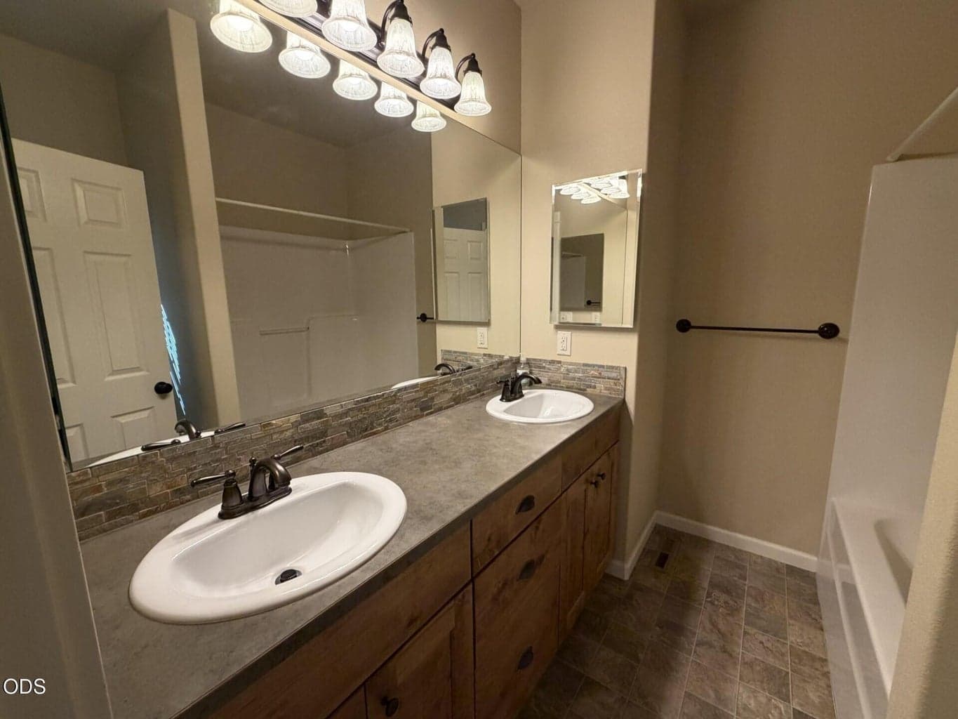Photo of 2750 NE Great Horned Place 15 of 51