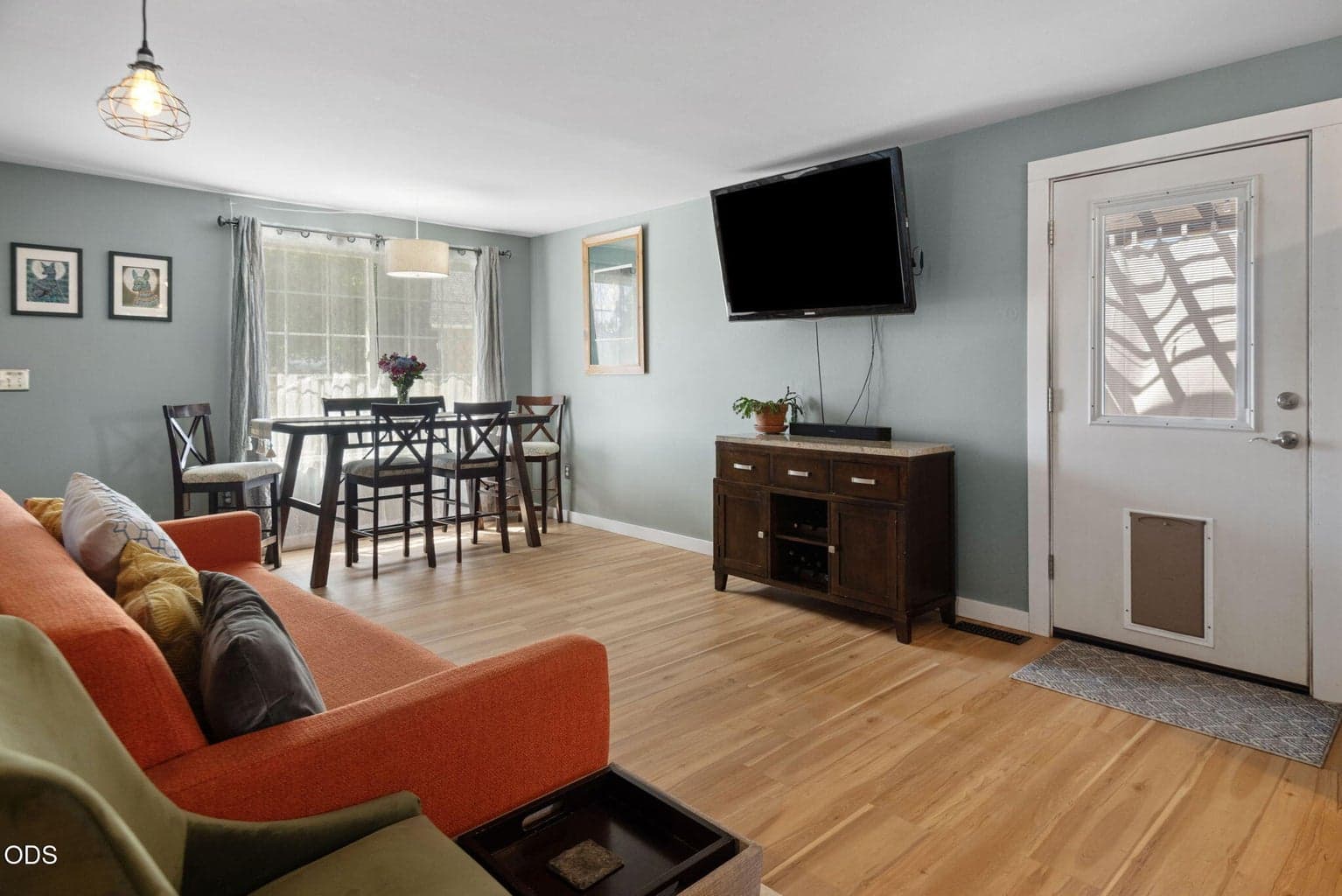 Photo of 3242 Woodbury Court 5 of 19