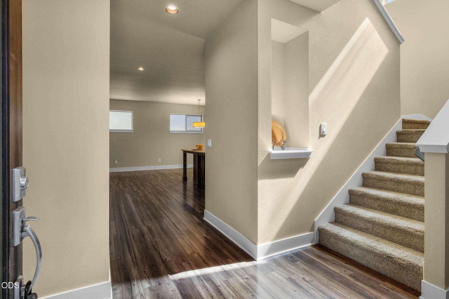 Photo of 2337 NW Debron Lane 4 of 39